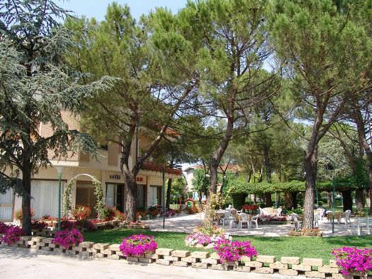 Hotel Ausonia Monte Porzio Extérieur photo