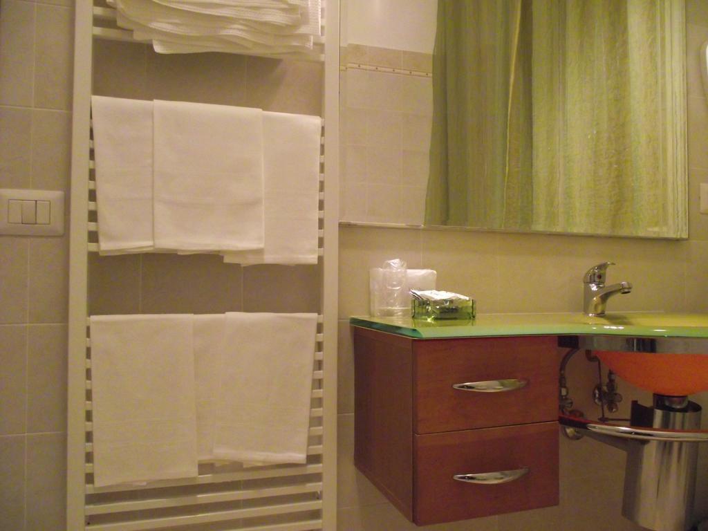 Hotel Ausonia Monte Porzio Extérieur photo