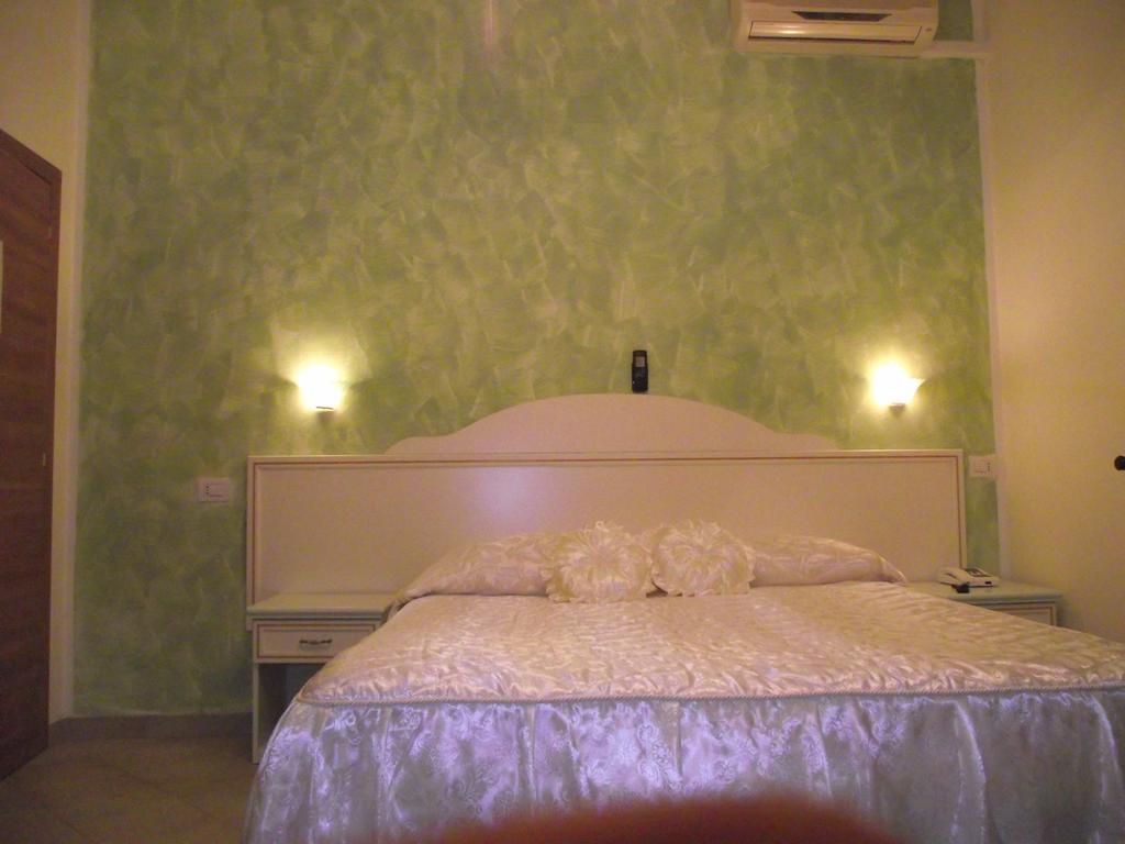 Hotel Ausonia Monte Porzio Chambre photo