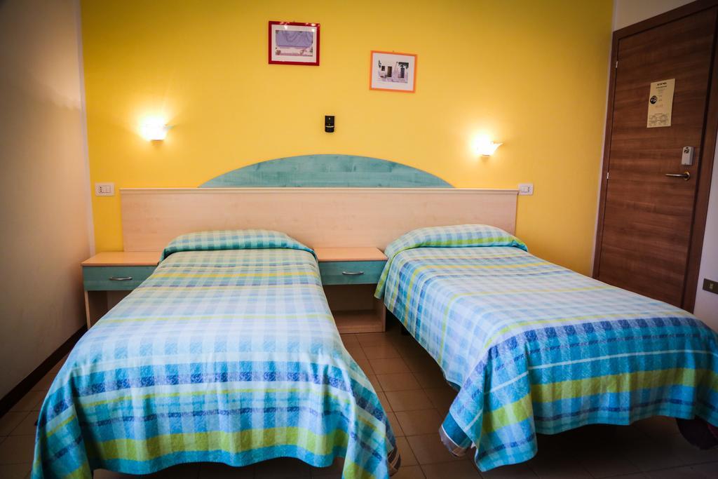 Hotel Ausonia Monte Porzio Extérieur photo
