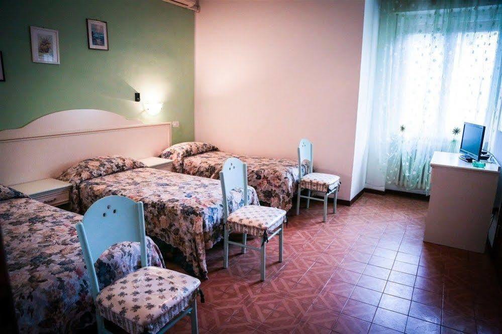 Hotel Ausonia Monte Porzio Extérieur photo