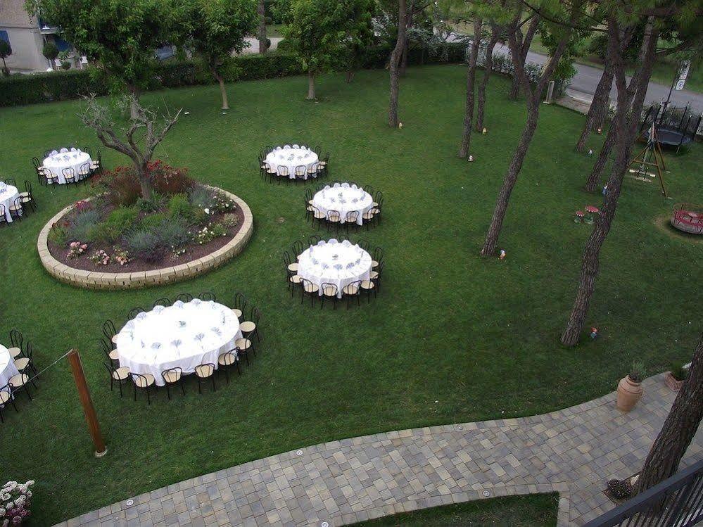 Hotel Ausonia Monte Porzio Extérieur photo