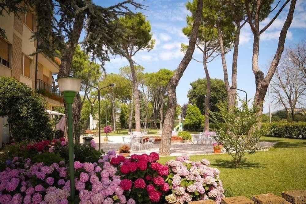 Hotel Ausonia Monte Porzio Extérieur photo