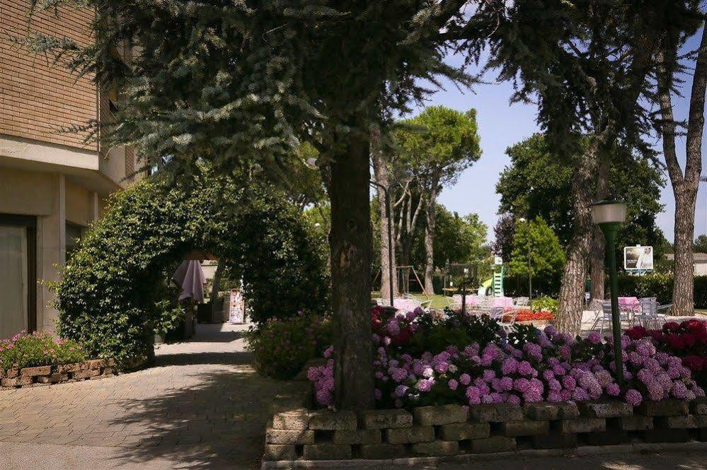 Hotel Ausonia Monte Porzio Extérieur photo