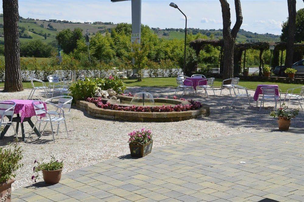 Hotel Ausonia Monte Porzio Extérieur photo